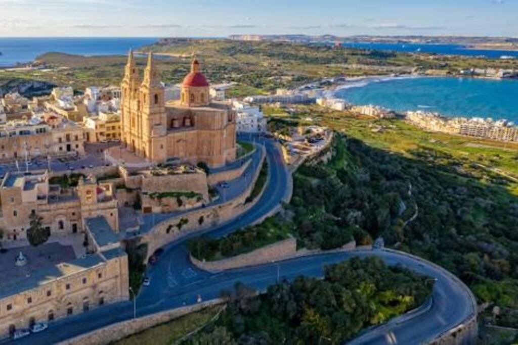 Seaside Serenity - A Lovely Apartment With Views Mellieħa Exteriör bild