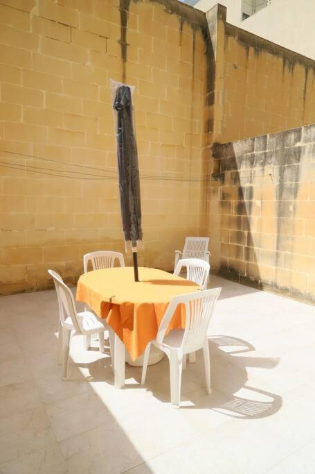 Seaside Serenity - A Lovely Apartment With Views Mellieħa Exteriör bild